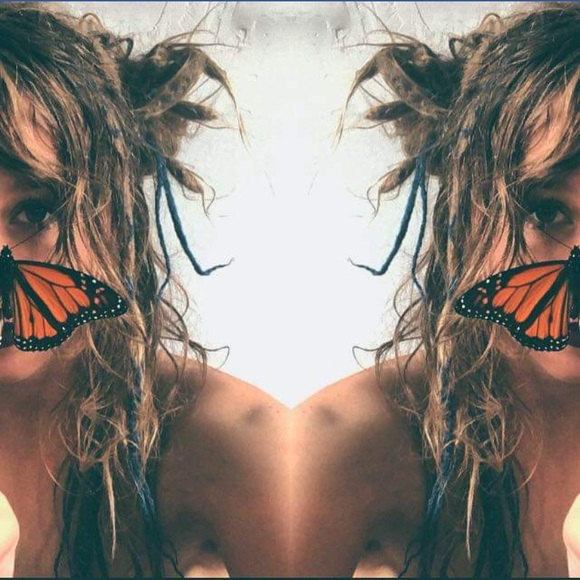 Meet your Posher, Emily - Picture 2 of 2